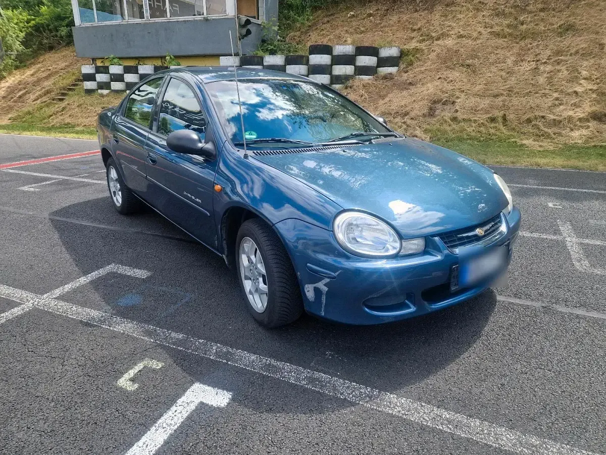 Gebraucht Chrysler Neon 133 PS (97 kW) 2001 Blau Limousine