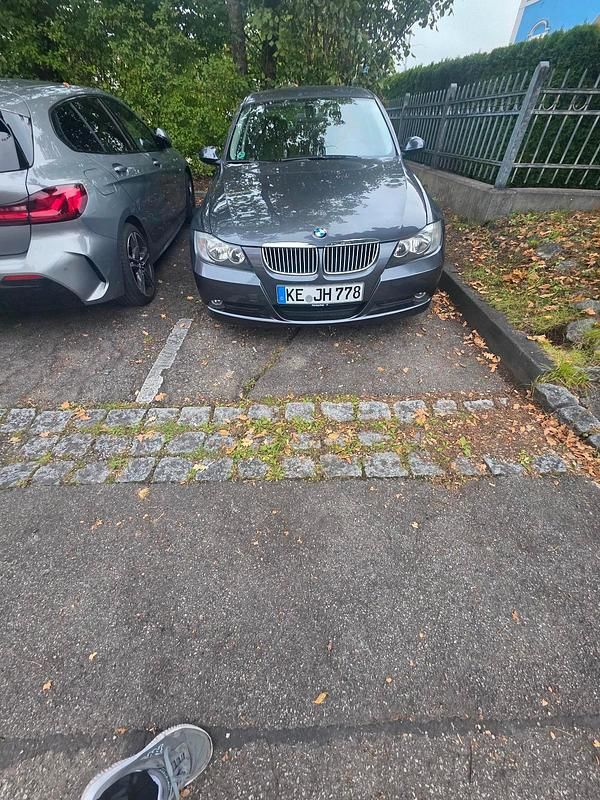 Grau Gebraucht 2006 BMW 318 Limousine | 1.300 € (Superpreis) - Bild 1/4