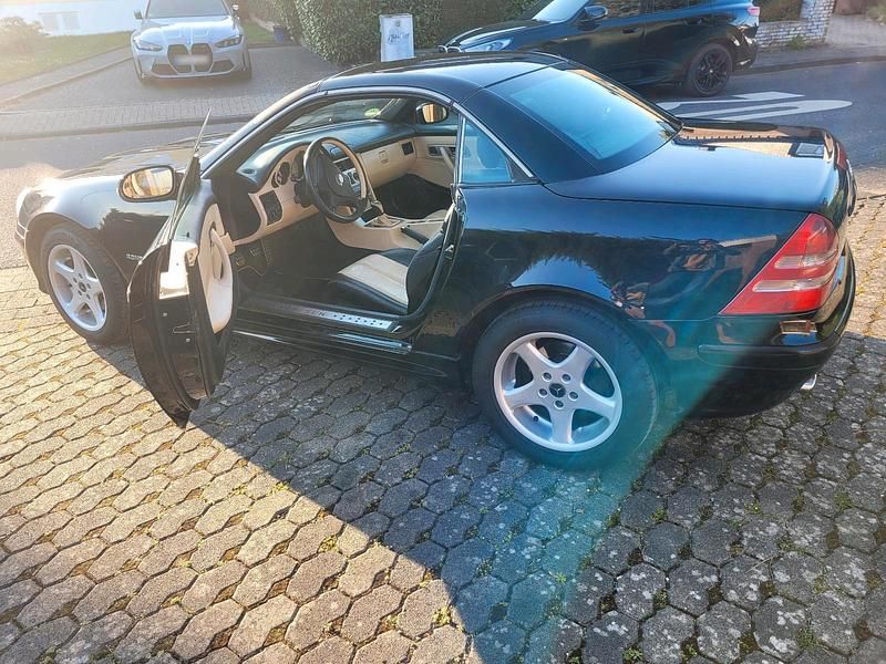 Gebraucht Mercedes SLK200 163 PS (119 kW) 2001 Schwarz Cabrio