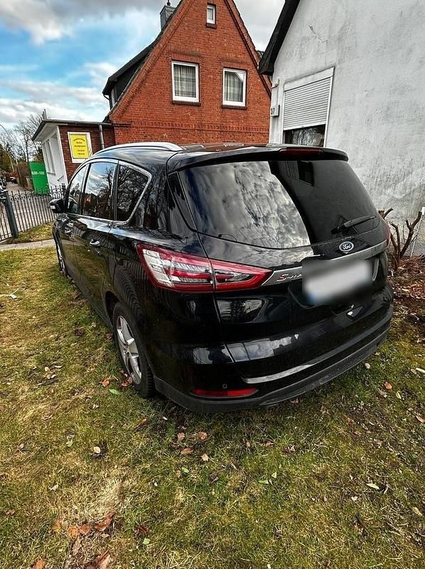 Second-hand Ford S-MAX S 150 CP (110 kW) 2017 Negru Monovolum