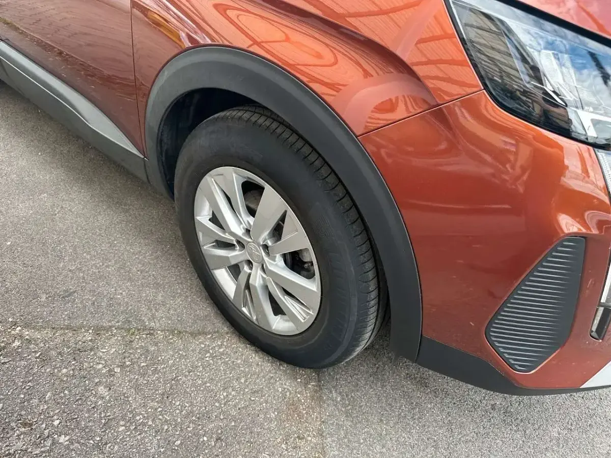 Gebraucht Peugeot 5008 Allure 136 PS (100 kW) 2024 Braun SUV