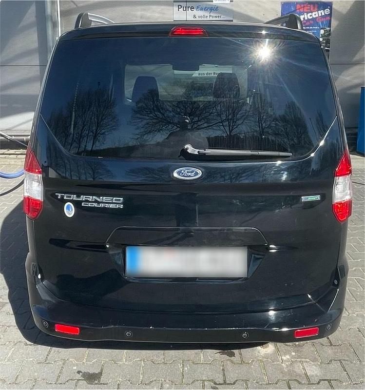 Gebraucht Ford Tourneo Courier 100 PS (73 kW) 2016 Schwarz Van / Kleinbus