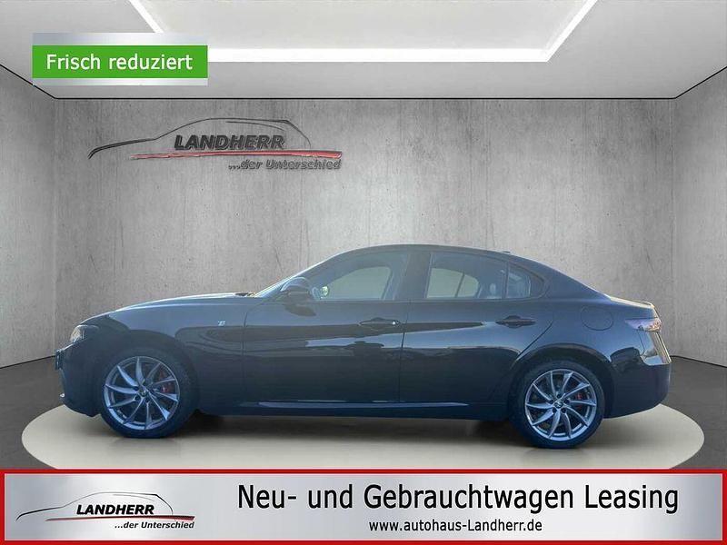 Schwarz Gebraucht 2024 Alfa Romeo Giulia Ti Limousine | 34.925 € (Superpreis) - Bild 1/4
