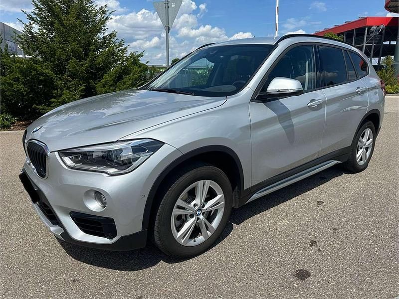 Silber Gebraucht 2018 BMW X1 Sport Line SUV | 27.500 € (Fairer Preis) - Bild 1/4