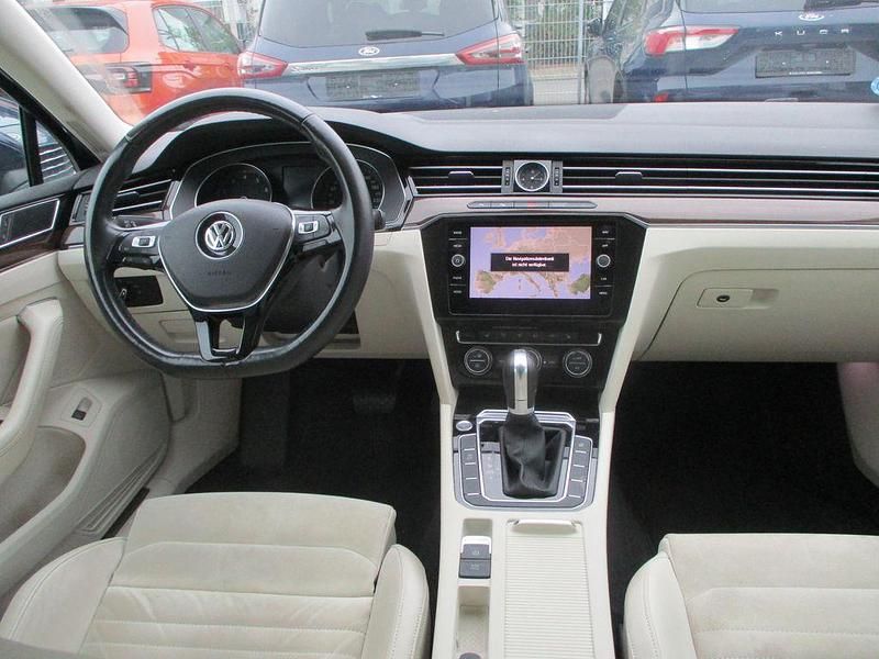 Gebraucht VW Passat Highline 150 PS (110 kW) 2018 Blau Limousine