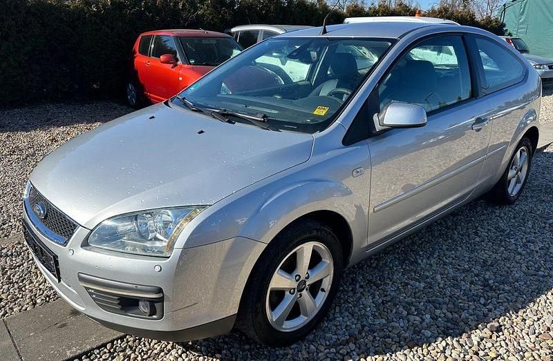 Gebraucht Ford Focus Titanium 116 PS (85 kW) 2006 Silber Limousine