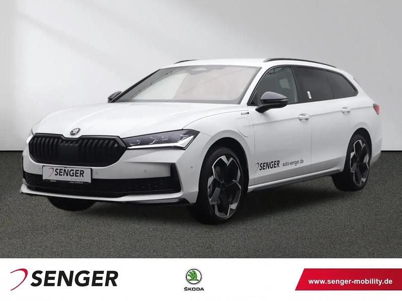 Weiß Gebraucht 2025 Skoda Superb SportLine Kombi | 47.990 € - Bild 1/1