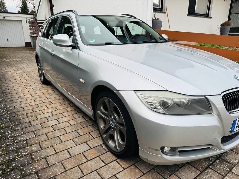 Gebraucht BMW 320 Sport Line 184 PS (135 kW) 2012 Silber Kombi