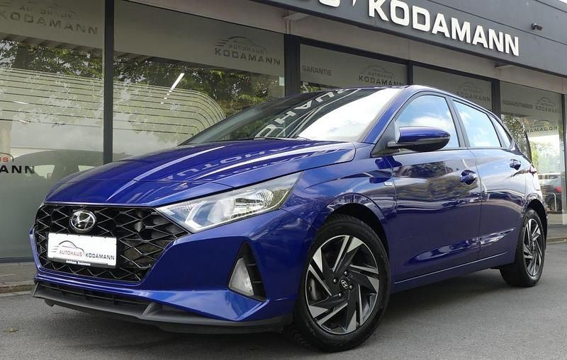 Blau Gebraucht 2024 Hyundai i20 Trend Limousine | 15.950 € (Fairer Preis) - Bild 1/4