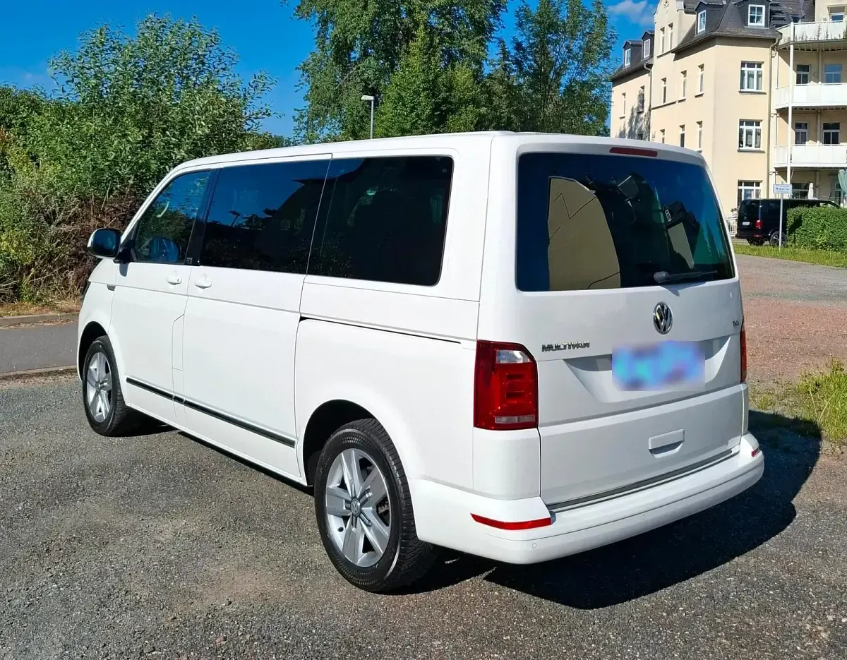 Gebraucht VW Multivan 204 PS (150 kW) 2018 Weiß Van / Kleinbus