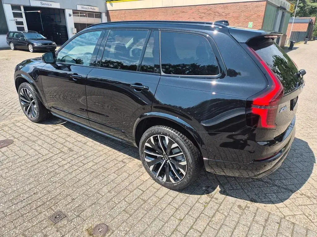 Neu Volvo XC90 Plus 407 PS (299 kW) 2026 Schwarz SUV