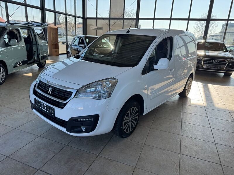 Weiß Gebraucht 2018 Peugeot Partner Premium Van / Kleinbus | 11.980 € (Guter Preis) - Bild 1/4