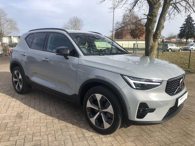 Gebraucht Volvo XC40 Plus 163 PS (119 kW) 2025 Grau SUV
