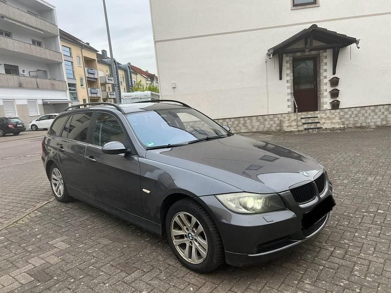Gebraucht BMW 320 150 PS (110 kW) 2007 Grau Kombi