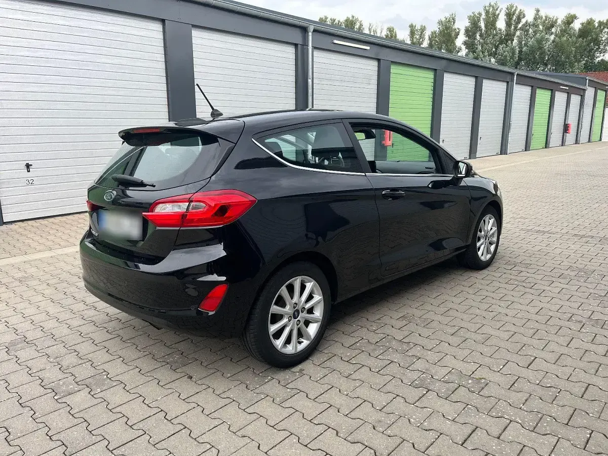 Gebraucht Ford Fiesta Titanium 101 PS (74 kW) 2017 Schwarz Kleinwagen