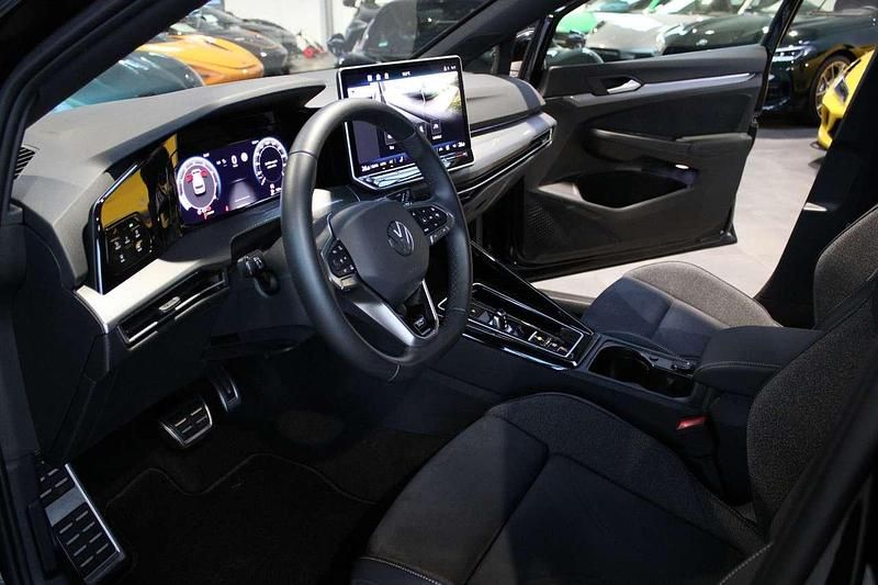 Gebraucht VW Golf VIII Edition 150 PS (110 kW) 2024 Mythos black Limousine