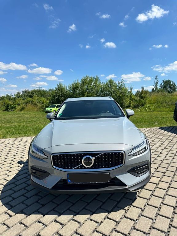 Gebraucht Volvo V60 CC Plus 250 PS (183 kW) 2023 Grau Kombi