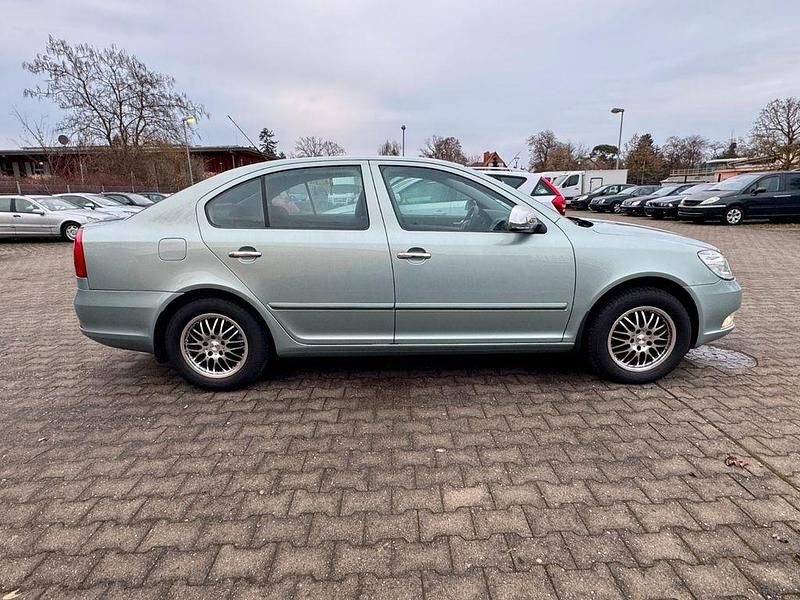 Gebraucht Skoda Octavia Ambiente 160 PS (117 kW) 2011 Grün Limousine