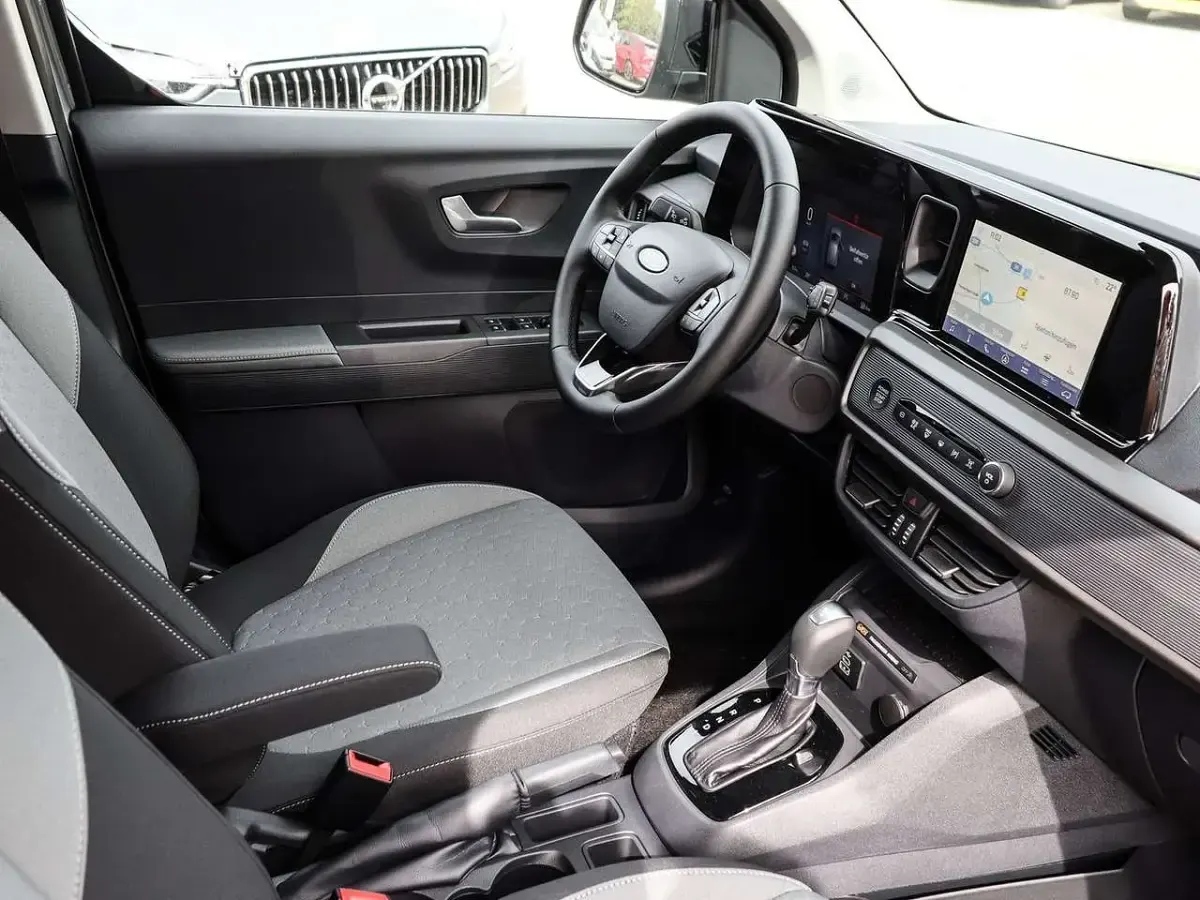Gebraucht Ford Tourneo Courier Titanium 125 PS (91 kW) 2025 Solarsilber metallic Van / Kleinbus