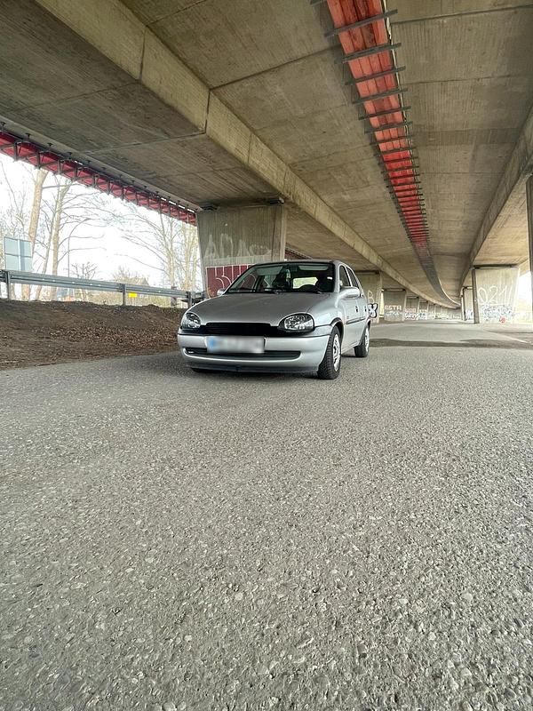 Second-hand Opel Corsa 65 CP (47 kW) 2000 Argintiu Hatchback