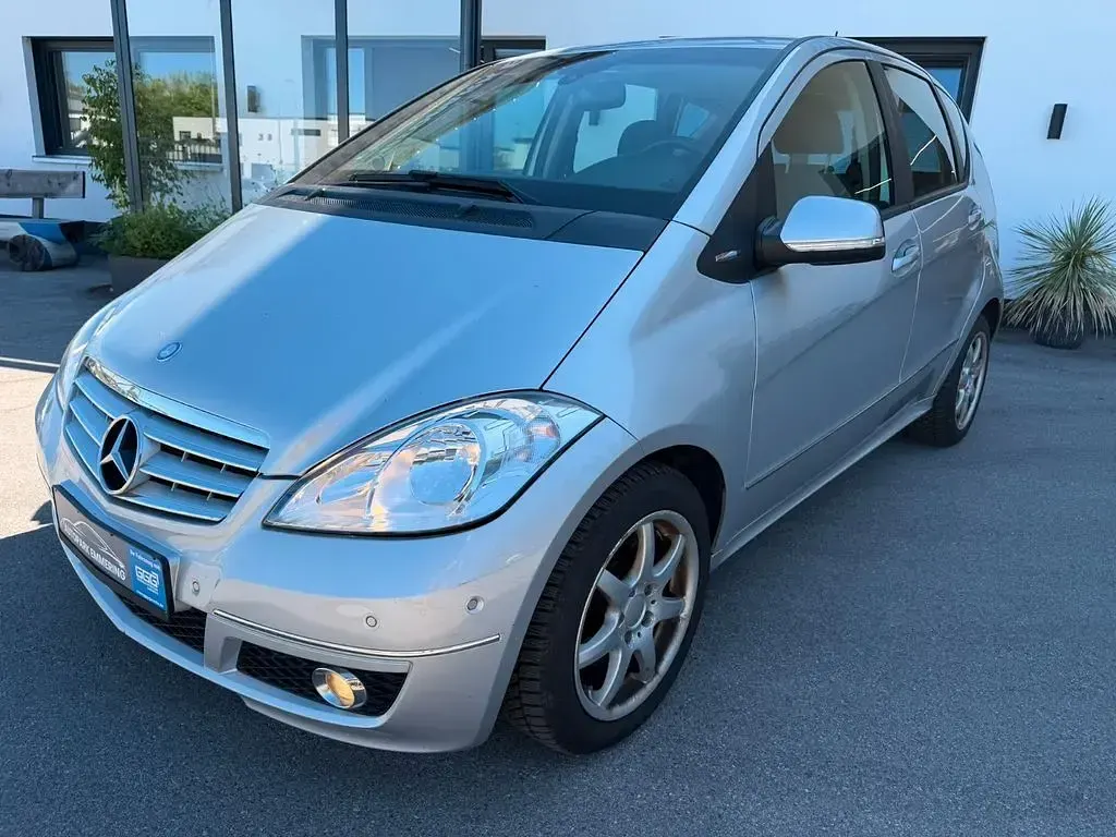 Gebraucht Mercedes A180 116 PS (85 kW) 2010 Silber Limousine