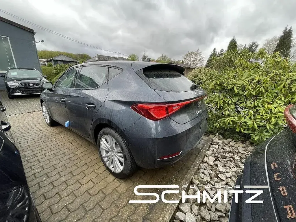 Occasion Seat Leon Style 110 ch (80 kW) 2024 Gris Berline