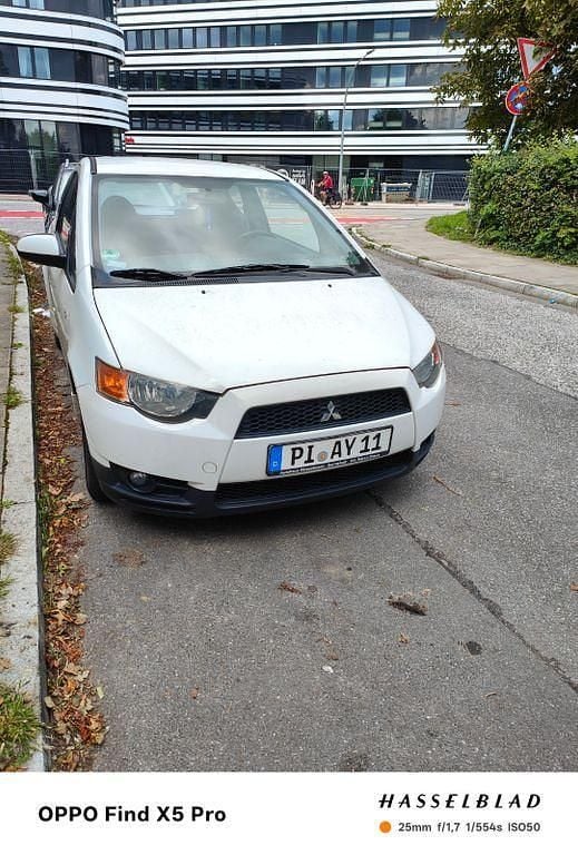 Weiß Gebraucht 2012 Mitsubishi Colt Inform Limousine | 2.200 € (Superpreis) - Bild 1/4