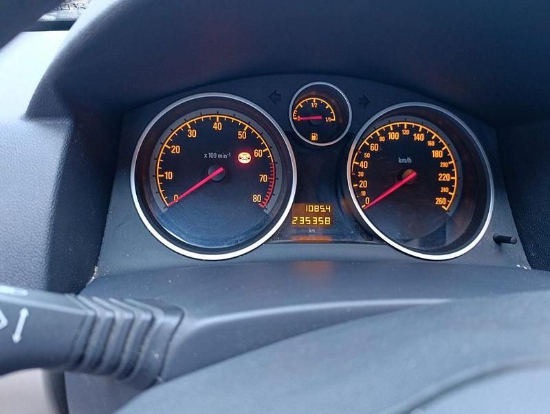 Gebraucht Opel Astra GTC 90 PS (66 kW) 2008 Weiß Limousine