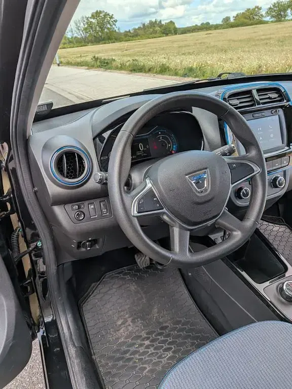 Usado Dacia Spring Essentiel 33 kW (45 CV) 2022 Negro Utilitario