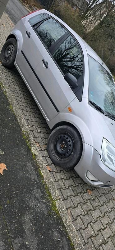 Gebraucht Ford Fiesta 80 PS (58 kW) 2004 Silber Kleinwagen