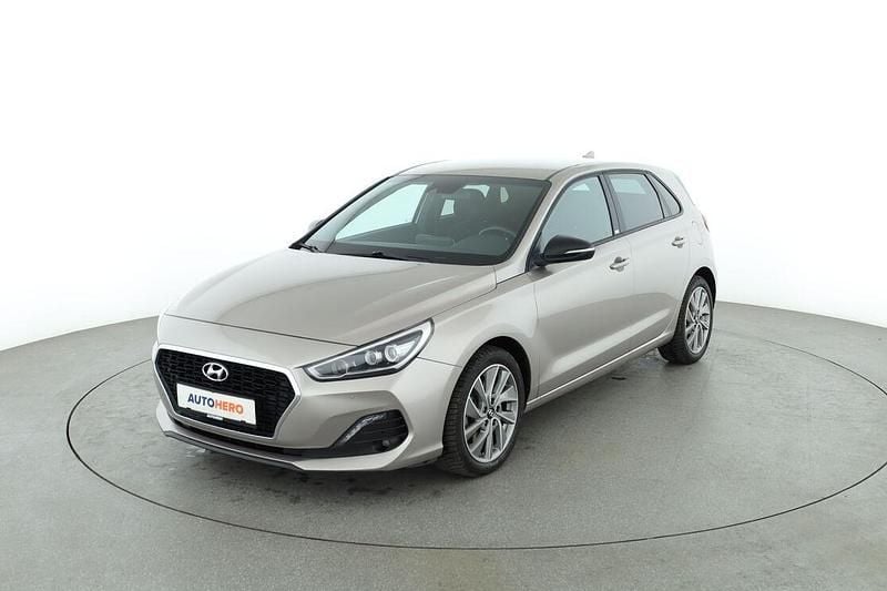 Grau Gebraucht 2018 Hyundai i30 Passion Plus Limousine | 14.070 € (Fairer Preis) - Bild 1/3