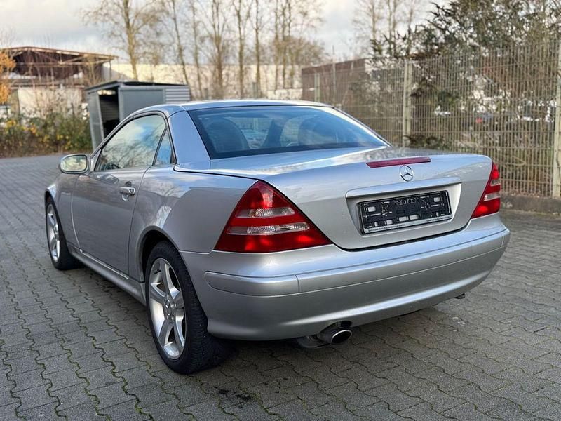 Gebraucht Mercedes SLK200 163 PS (119 kW) 2000 Silber Cabrio