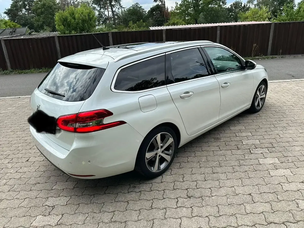 Gebraucht Peugeot 308 Allure 131 PS (96 kW) 2019 Weiß Kombi