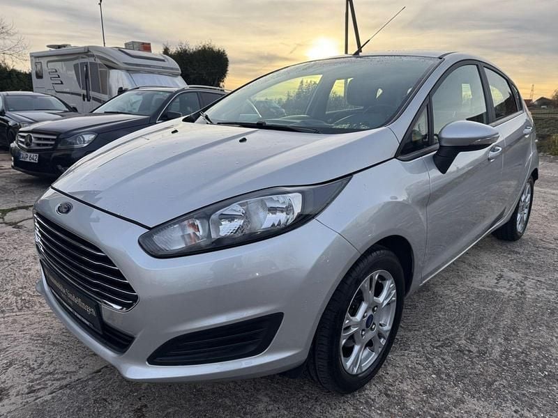 Silber Gebraucht 2013 Ford Fiesta SYNC Edition Kleinwagen | 5.500 € (Guter Preis) - Bild 1/4