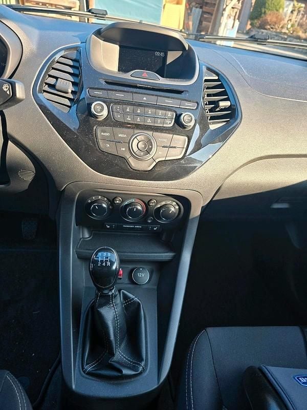 Gebraucht Ford Ka Plus 85 PS (62 kW) 2017 Schwarz Kleinwagen