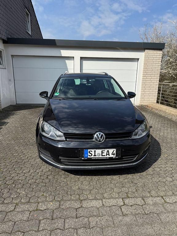 Gebraucht VW Golf VII LOUNGE 110 PS (80 kW) 2015 Schwarz Kombi