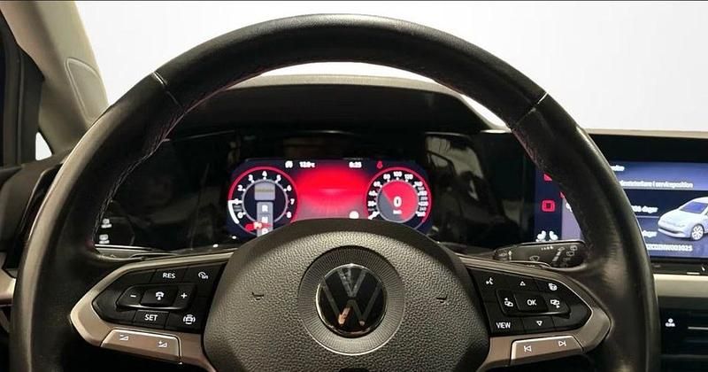 Gebraucht VW Golf VIII 131 PS (96 kW) 2021 Blau Limousine