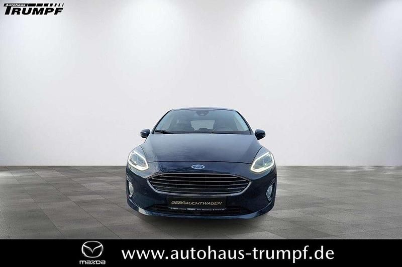 Gebraucht Ford Fiesta Titanium 101 PS (74 kW) 2018 Blazerblau Kleinwagen