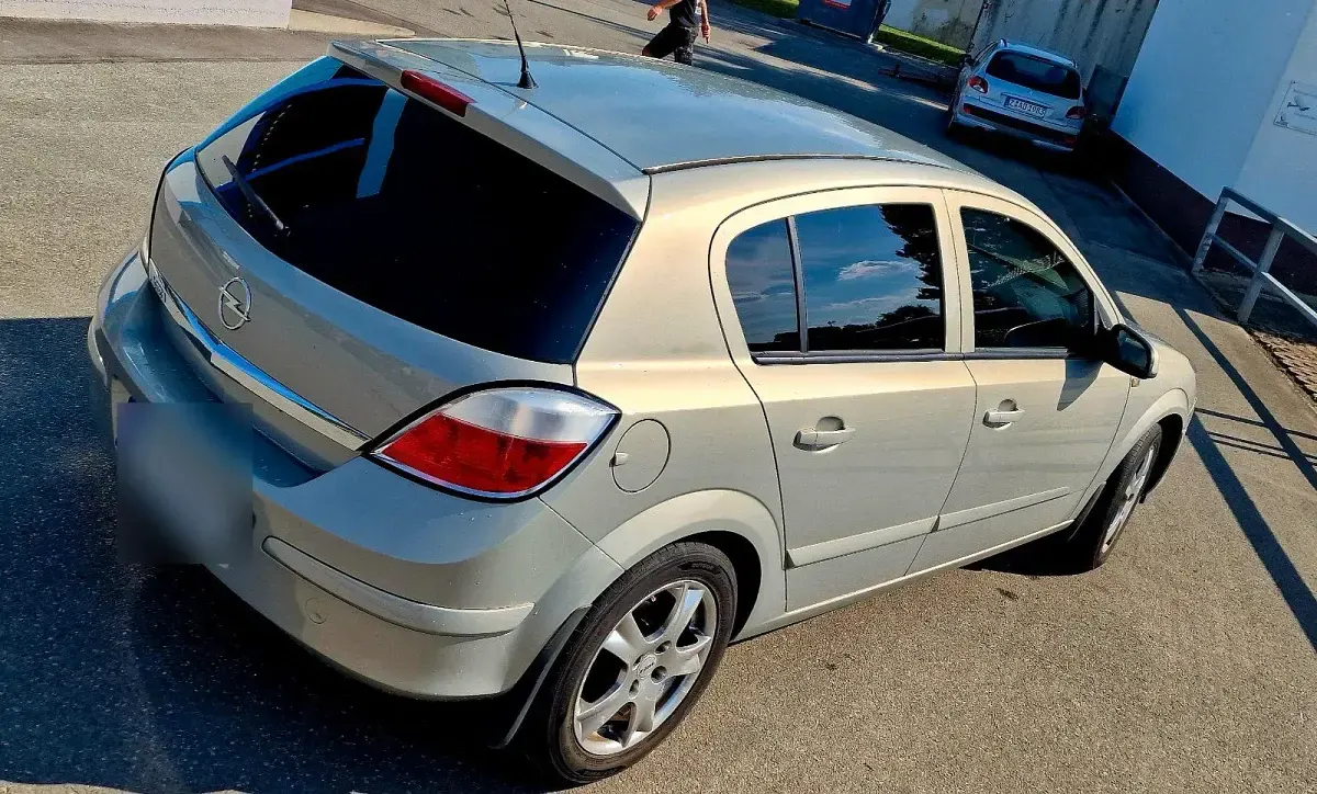 Gebraucht Opel Astra 90 PS (66 kW) 2005 Silber Limousine