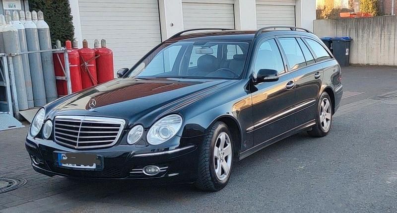 Schwarz Gebraucht 2007 Mercedes E200 Avantgarde Kombi | 5.900 € - Bild 1/4