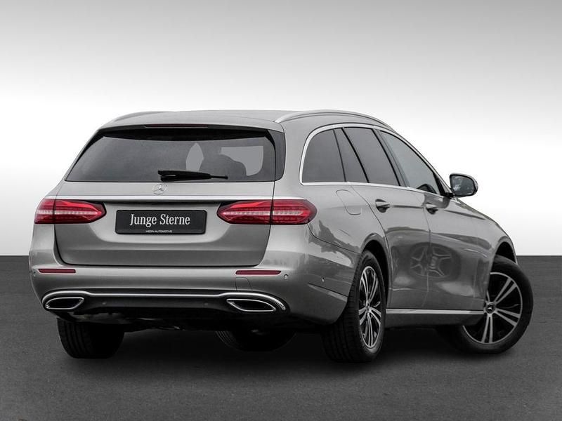 Gebraucht Mercedes E220 Avantgarde 200 PS (147 kW) 2022 Silber Limousine