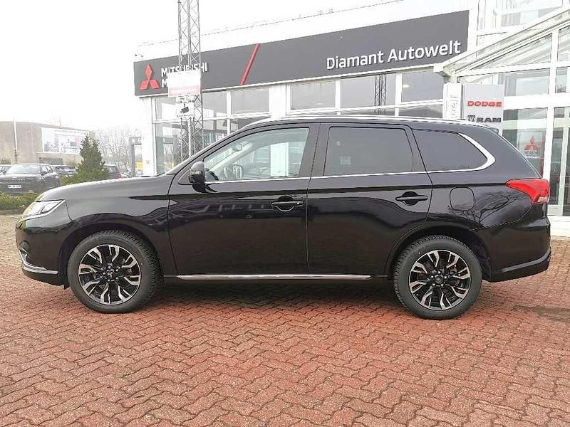 Gebraucht Mitsubishi Outlander P-HEV Plus 121 PS (88 kW) 2018 Schwarz SUV
