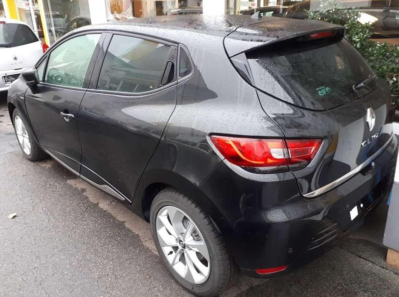 Gebraucht Renault Clio IV LIMITED 118 PS (86 kW) 2017 Schwarz Limousine