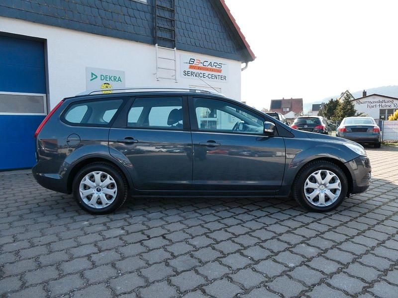 Gebraucht Ford Focus Style 101 PS (74 kW) 2009 Grau Kombi
