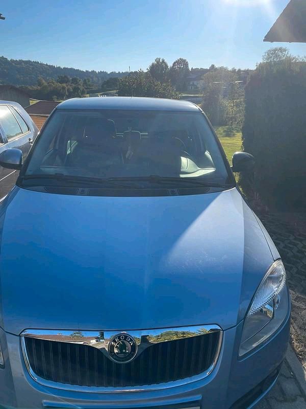 Blau Gebraucht 2009 Skoda 105 Limousine | 2.850 € - Bild 1/1