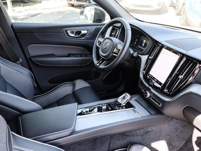 Gebraucht Volvo XC60 Plus 349 PS (256 kW) 2024 707 crystal white SUV