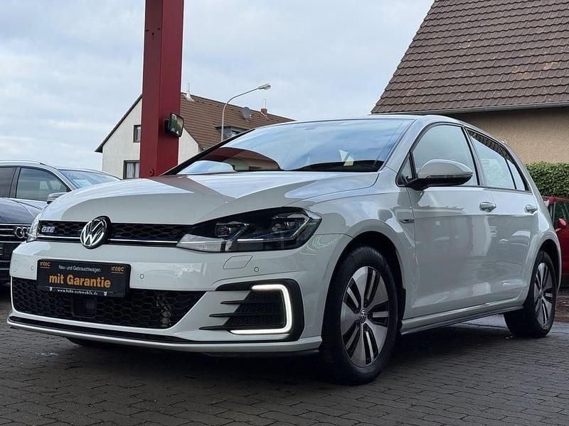 Gebraucht VW Golf VII GTE 204 PS (150 kW) 2018 Weiß Limousine