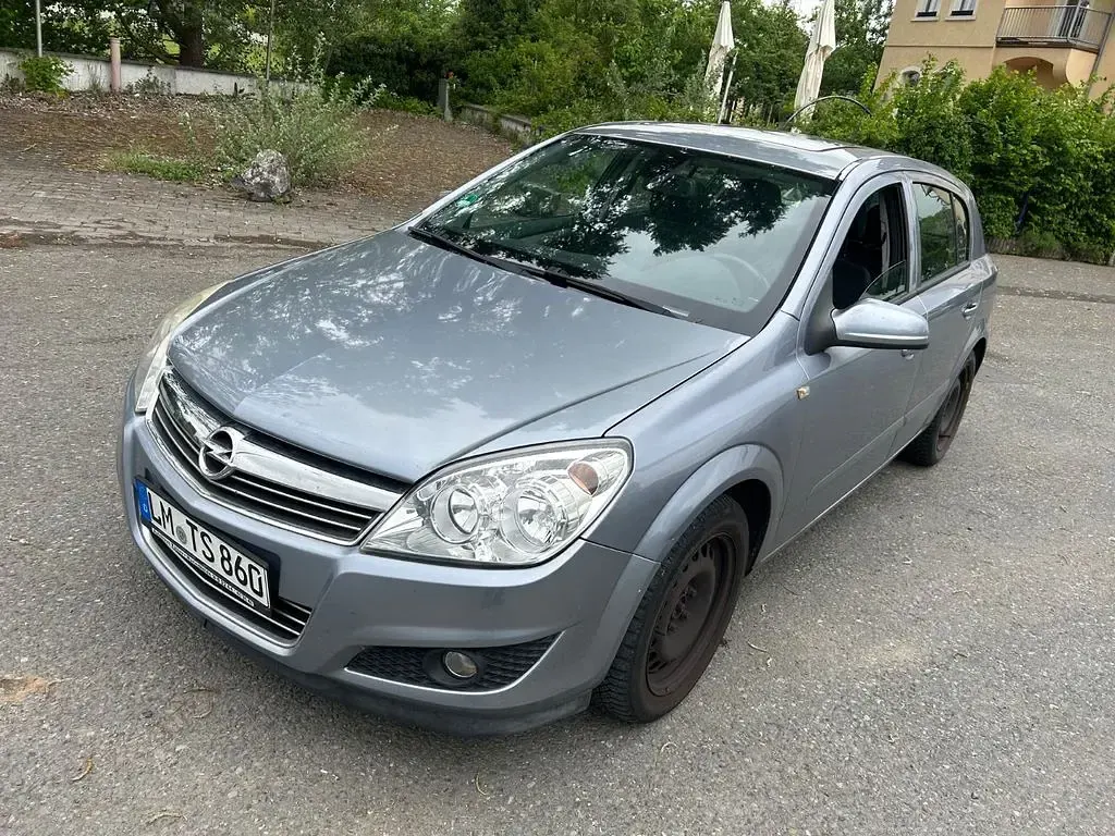 Usata Opel Astra Edition 116 CV (85 kW) 2008 Argento Berlina