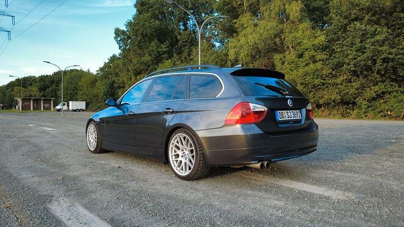 Gebraucht BMW 325 Performance 218 PS (160 kW) 2008 Grau Limousine