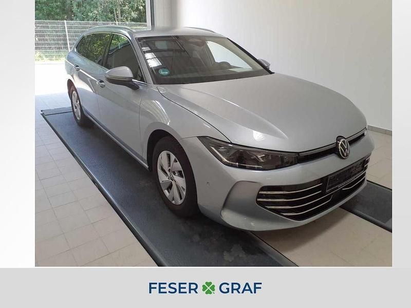 Oyster silver metallic Gebraucht 2024 VW Passat Elegance Kombi | 37.960 € (Fairer Preis) - Bild 1/4
